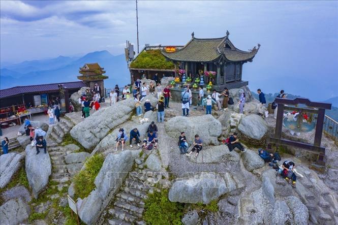 Vẻ đẹp hùng vĩ của non thiêng Yên Tử - Cơ hội phát triển du lịch vươn tầm quốc tế