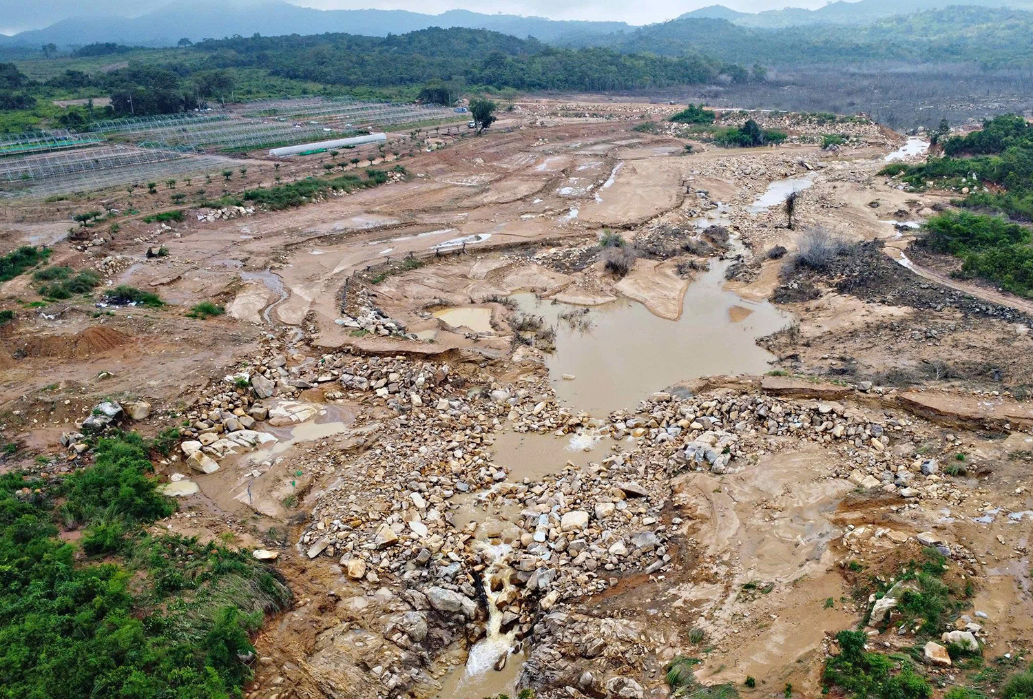 Vụ vỡ hồ chứa nước gây lũ quét ở Lâm Đồng Yêu cầu doanh nghiệp dừng tích nước các hồ chứa tại dự án