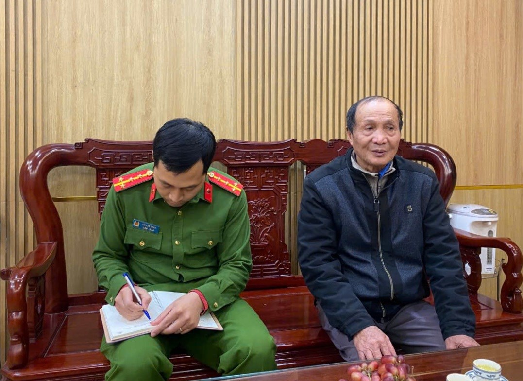 Cụ ông thoát bẫy lừa đảo qua mạng nhờ từng được Công an tuyên truyền