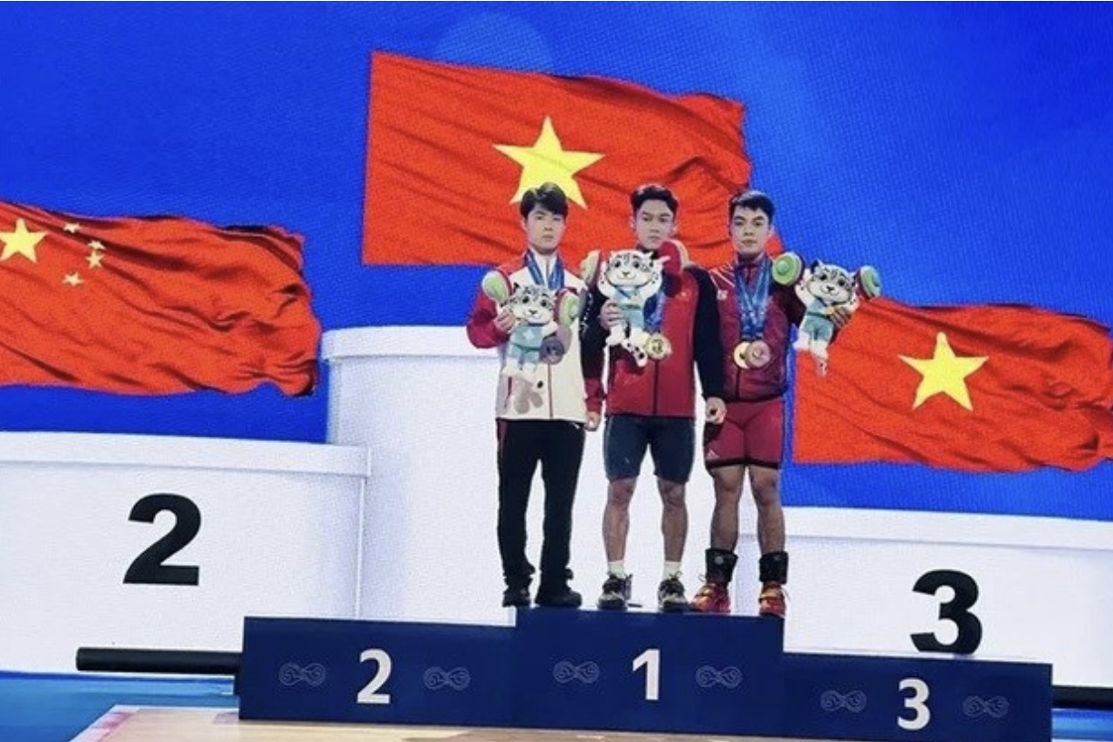 Hơn 50 vận động viên và huấn luyện viên được tặng Huân chương Lao động