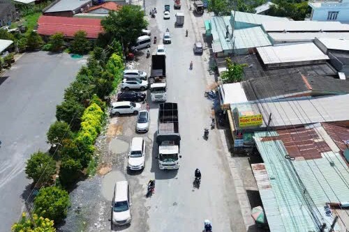 Tăng cường xử lý tình trạng dừng đỗ xe gây ùn tắc trên Quốc lộ 62