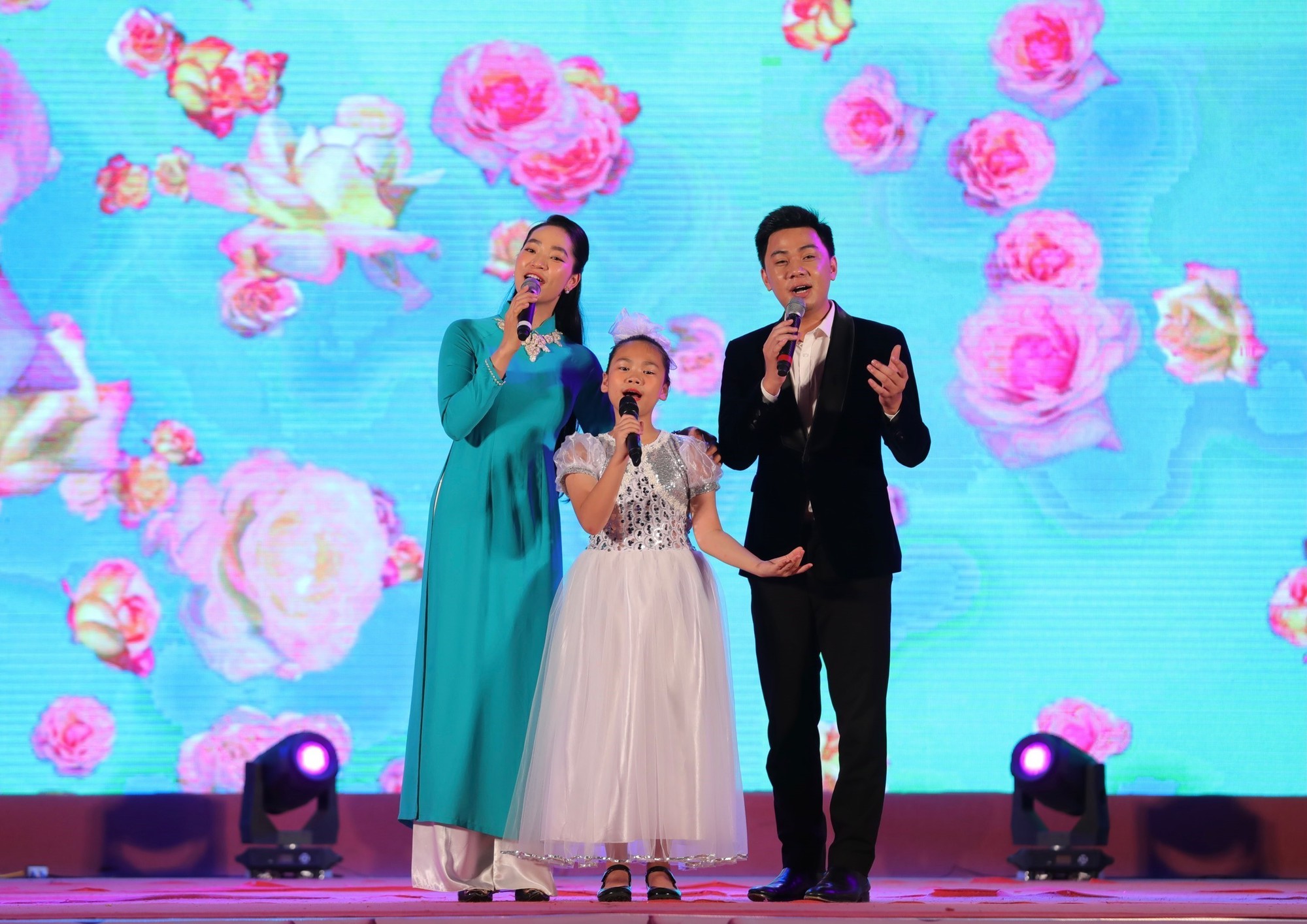 Xây dựng nhân cách người Việt Nam từ giáo dục đạo đức, lối sống trong gia đình