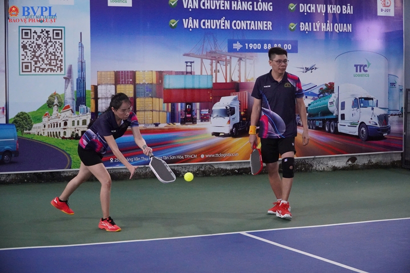 Hai vận động viên VKSND tỉnh Gia Lai vô địch ở nội dung đôi nam nữ - nhóm tuổi 35 – 50