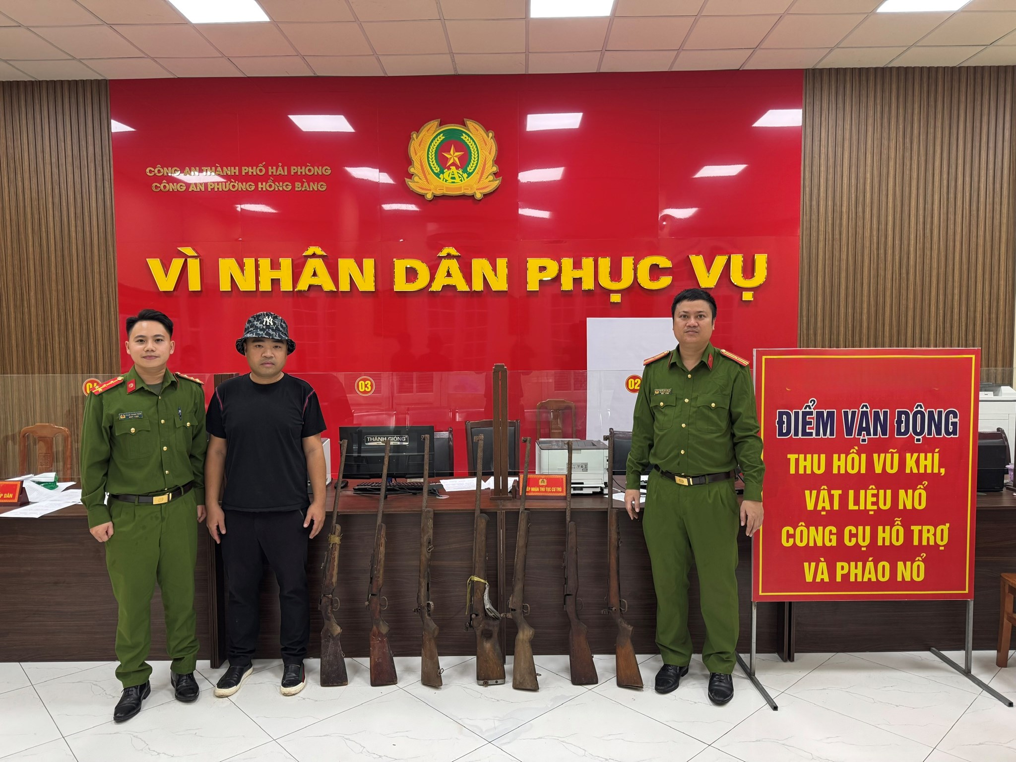 Bất ngờ phát hiện 7 khẩu súng trong hầm nhà cũ giữa trung tâm Hải Phòng