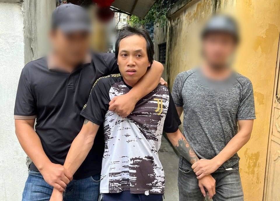 Bắt kẻ cướp giật iPhone 14 của cô gái đi dạo hồ Tam Bạc