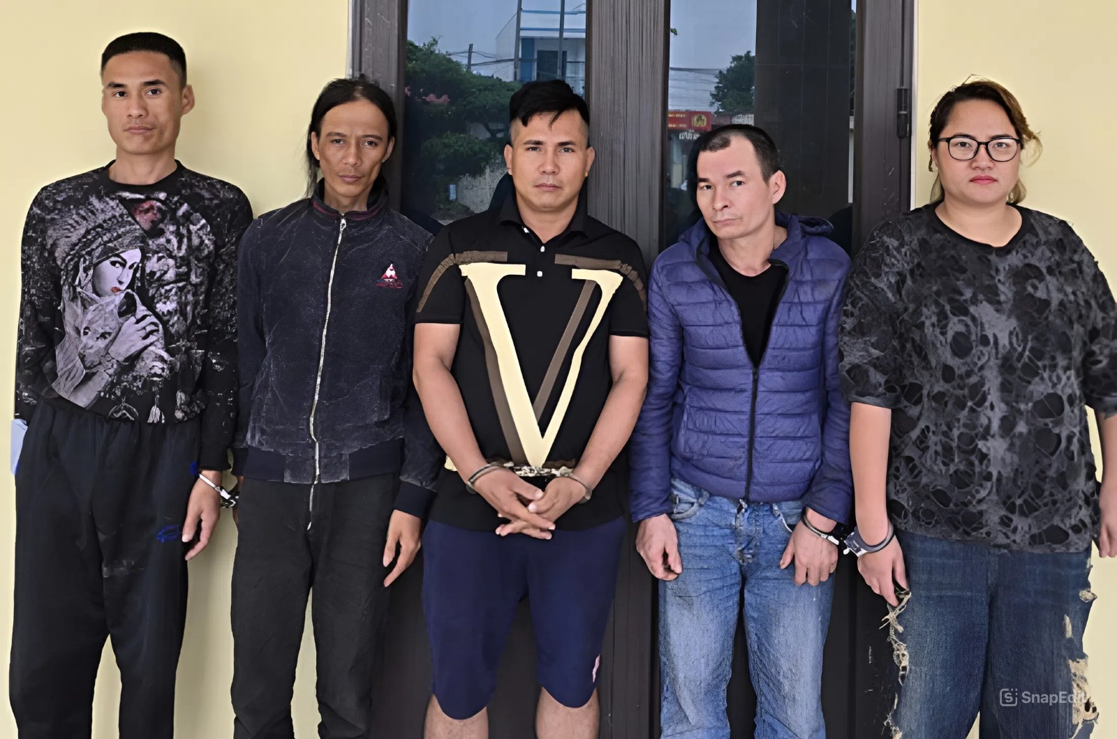 Bắt nhóm tổ chức sử dụng và mua bán trái phép ma túy trong khu dân cư