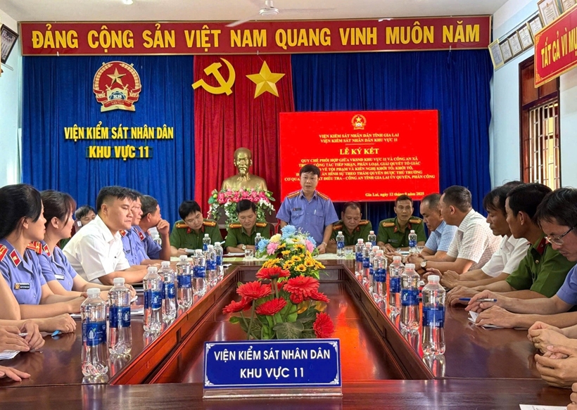 Công an xã tiếp thu kiến nghị của Viện kiểm sát về nơi cư trú của công dân