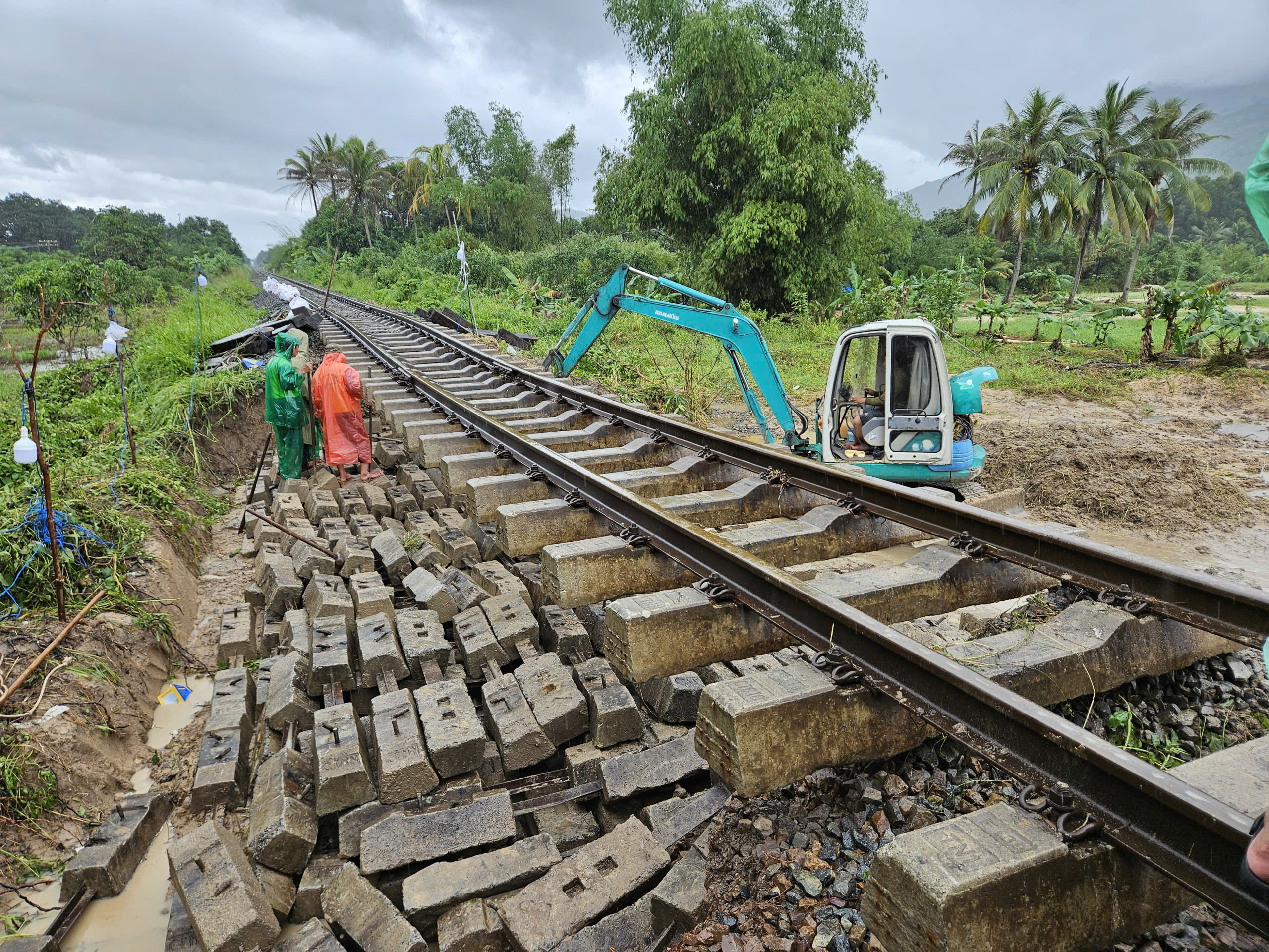 Ngành Đường sắt chạy đua với thời gian để thông tuyến Bắc – Nam