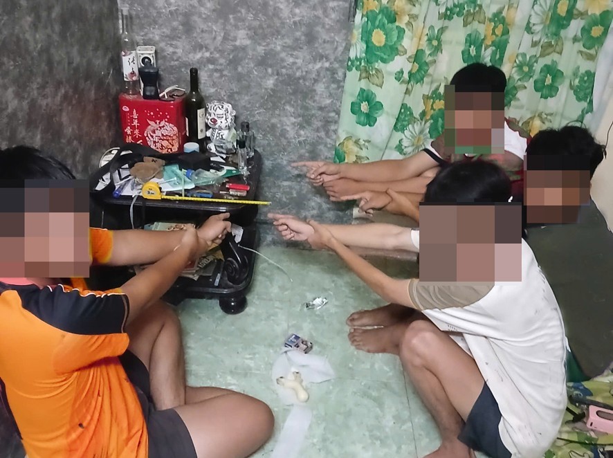 Công an bắt quả tang 4 đối tượng “tổ chức sử dụng trái phép chất ma túy”