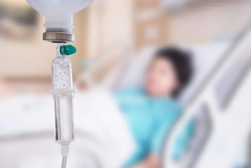 Khởi tố bảo mẫu trong vụ bé 2 tuổi tử vong do uống nhầm dung dịch tẩy rửa