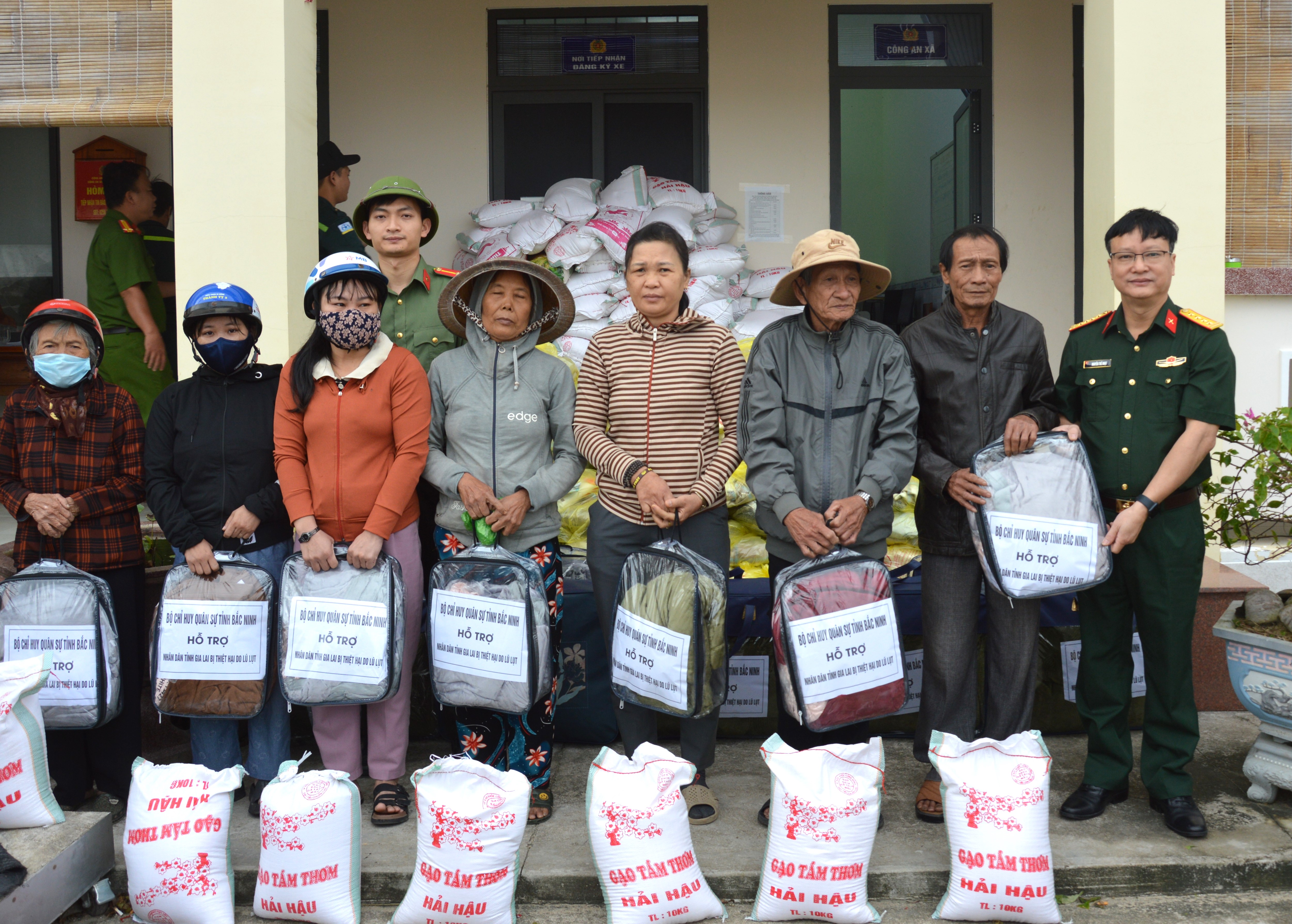 Bộ Chỉ huy quân sự tỉnh Bắc Ninh thăm, tặng quà hỗ trợ nhân dân tỉnh Gia Lai