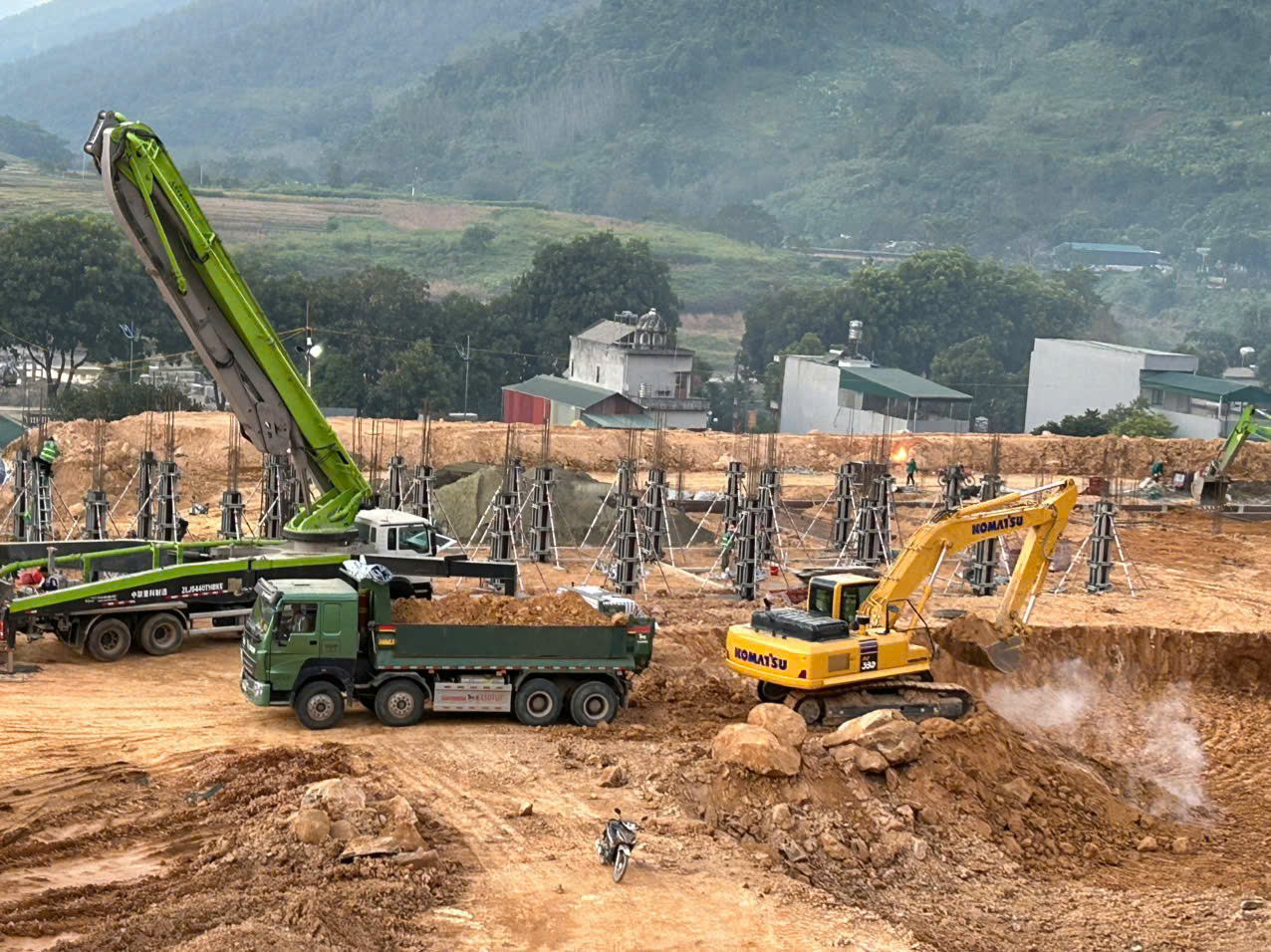 Phấn đấu bảo đảm đúng tiến độ xây dựng ngôi trường nội trú liên cấp hiện đại ở vùng biên Phong Thổ