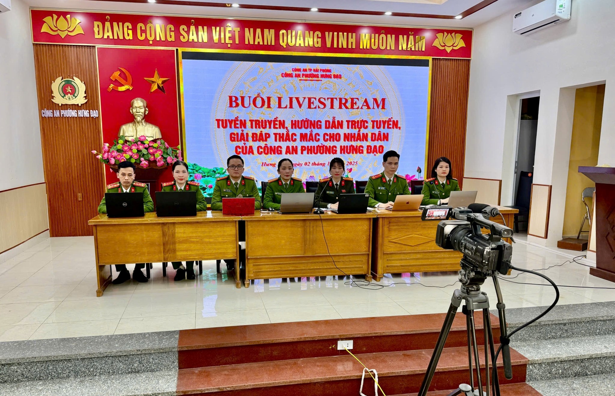 Hải Phòng Công an phường livestream giải đáp thủ tục hành chính