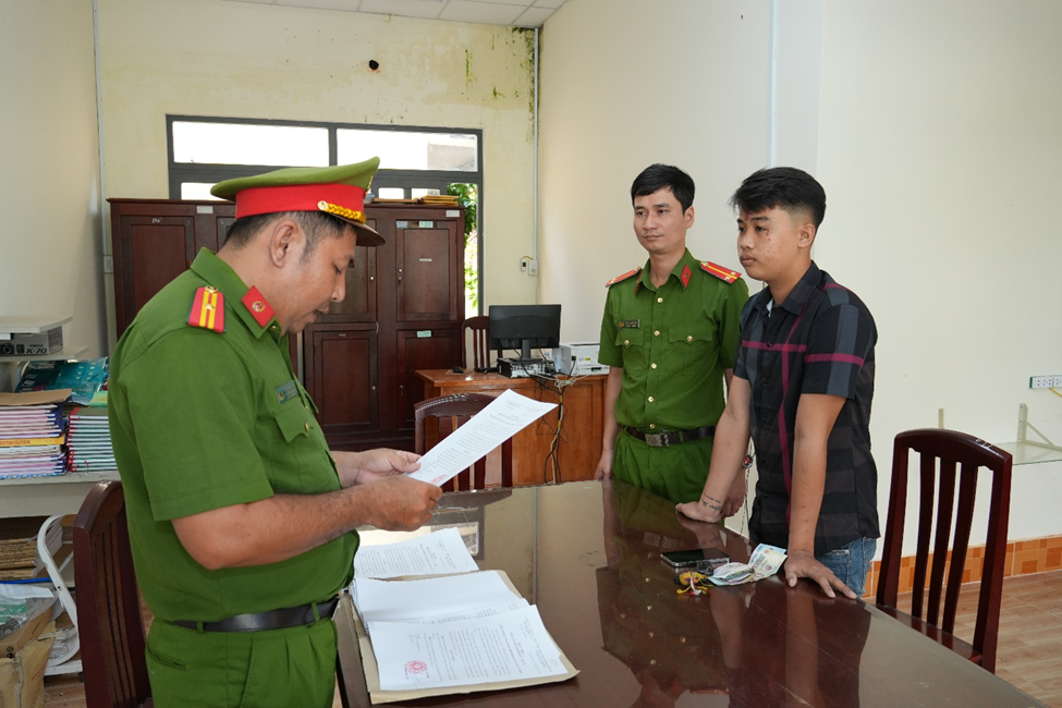 Khởi tố đối tượng “Cố ý gây thương tích” và “Sử dụng trái phép vũ khí quân dụng”