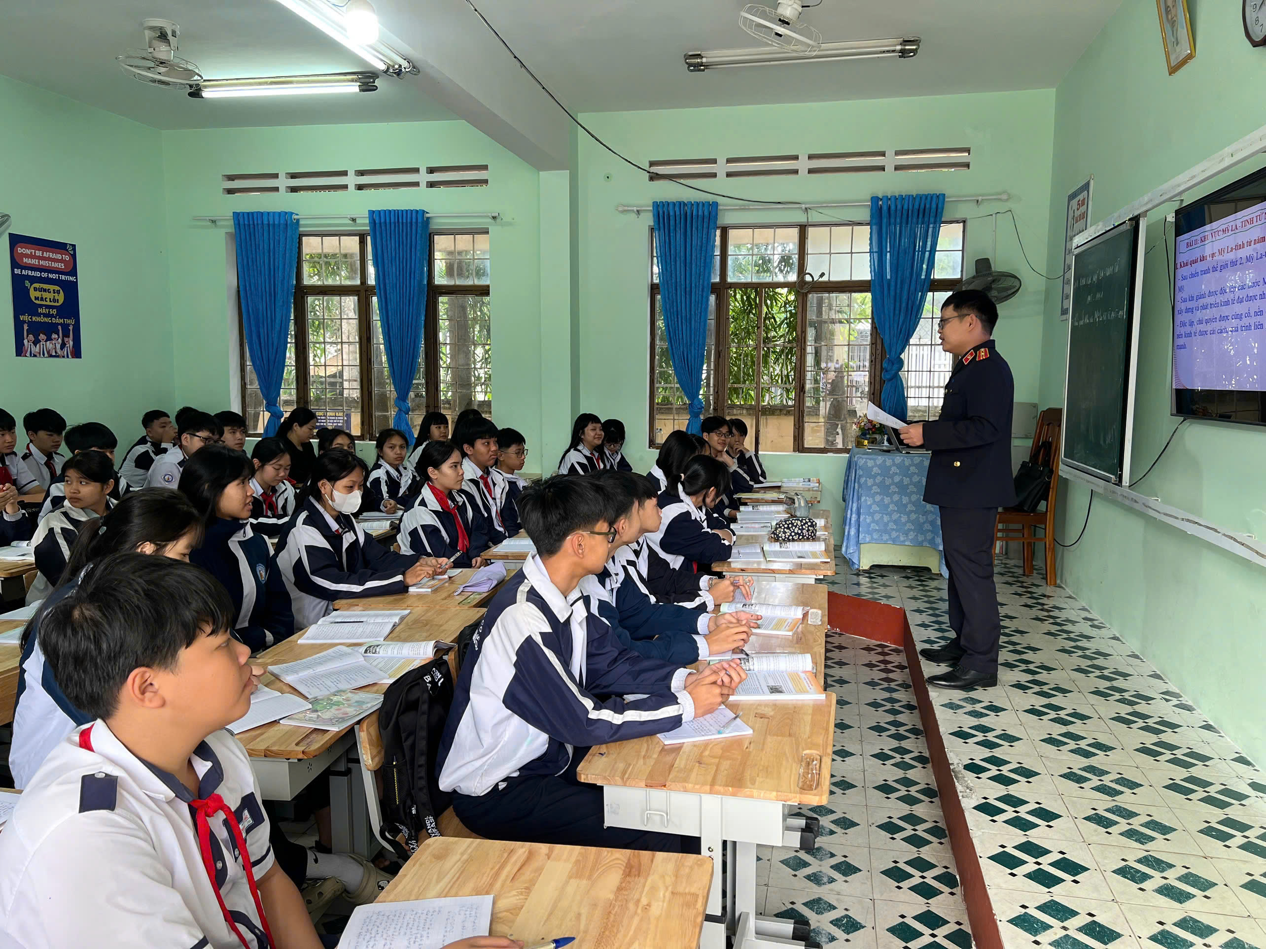 VKSND Khu vực 7, tỉnh Quảng Ngãi  Chia nhỏ để đi sâu tuyên truyền pháp luật phòng, chống ma túy tại lớp học