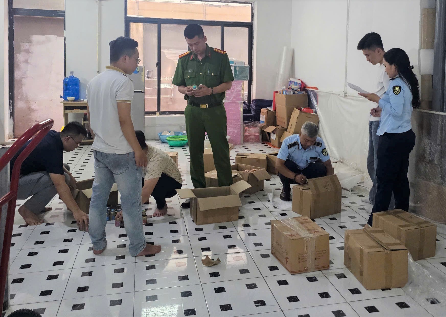 Năm 2025 Xử lý hơn 23 000 vụ vi phạm hàng giả, không rõ nguồn gốc