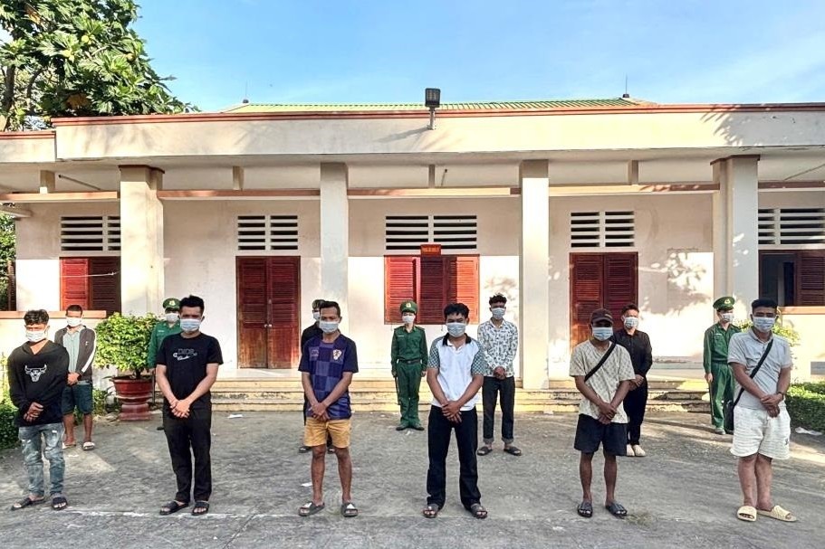 Bắt giữ 11 người nhập cảnh trái phép tại khu vực biên giới An Giang