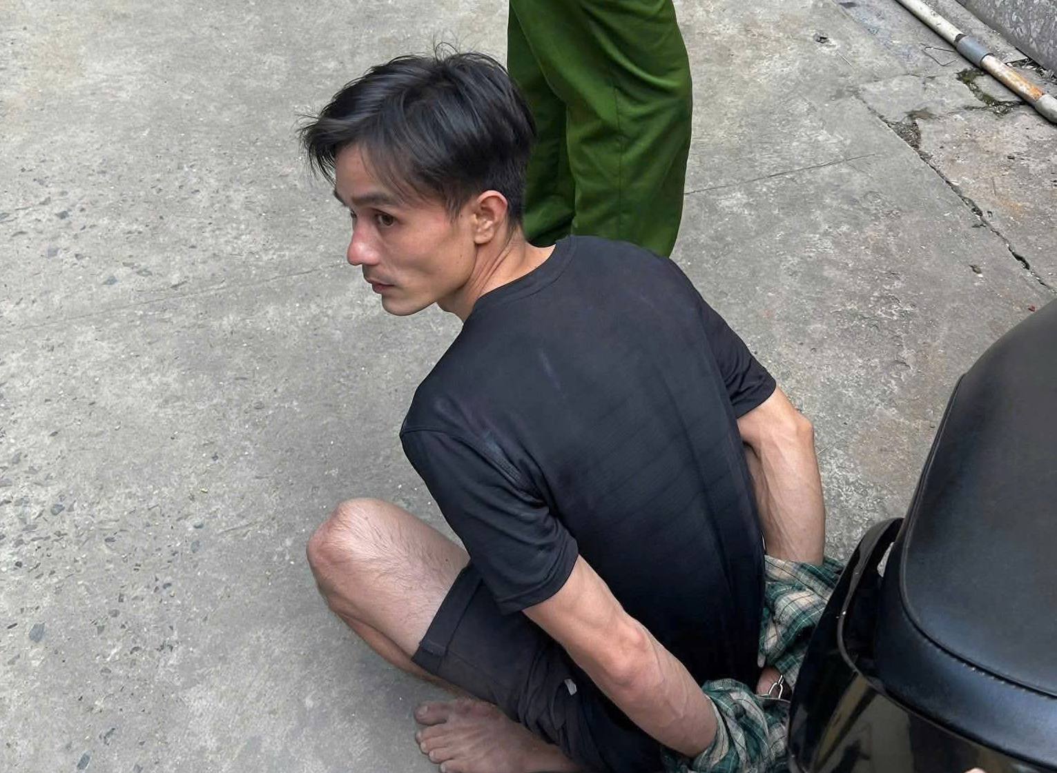 Bắt giữ đối tượng vờ mua vàng rồi cướp dây chuyền