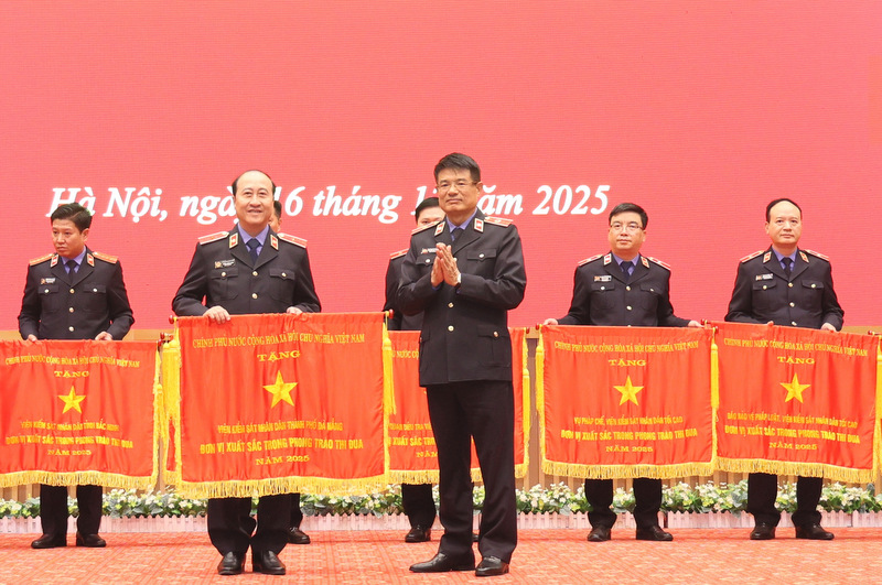 VKSND TP Đà Nẵng Vinh dự đón nhận Cờ thi đua của Chính phủ năm 2025