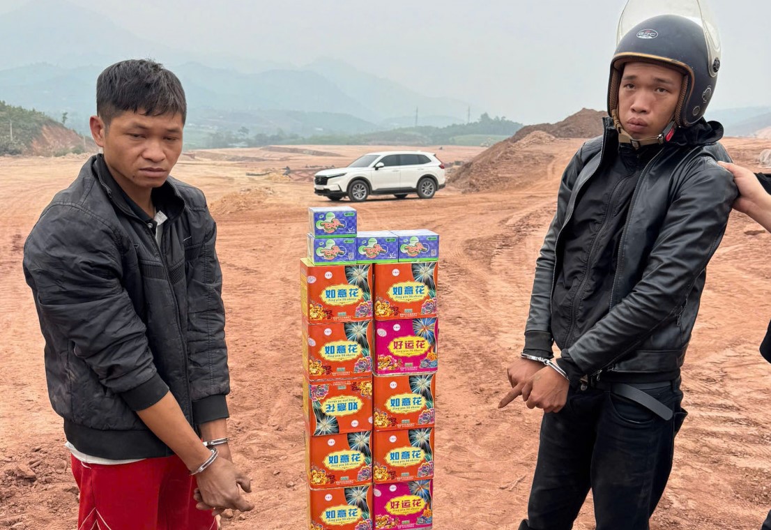 Khởi tố, tạm giam 2 đối tượng tàng trữ 21,8kg pháo nổ