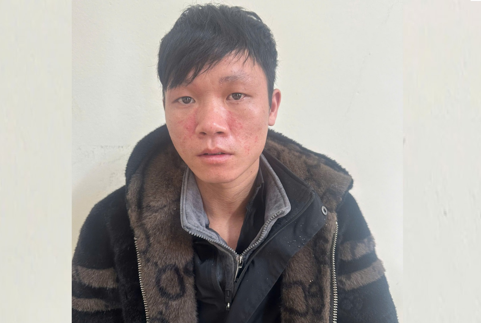 Bắt giữ đối tượng truy nã về tội Tổ chức cho người khác nhập cảnh trái phép