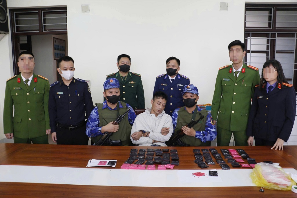 Bắt giữ đối tượng nhiều tiền án mua bán trái phép chất ma túy