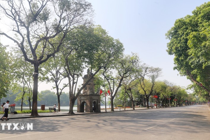 Hà Nội có sương mù, nắng ấm về trưa chiều