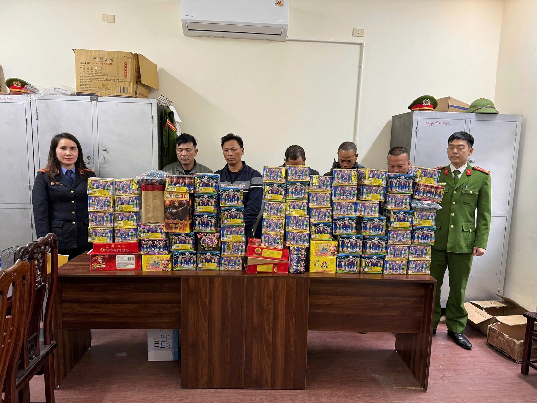 Bóc dỡ đường dây, bắt giữ 7 đối tượng buôn bán pháo