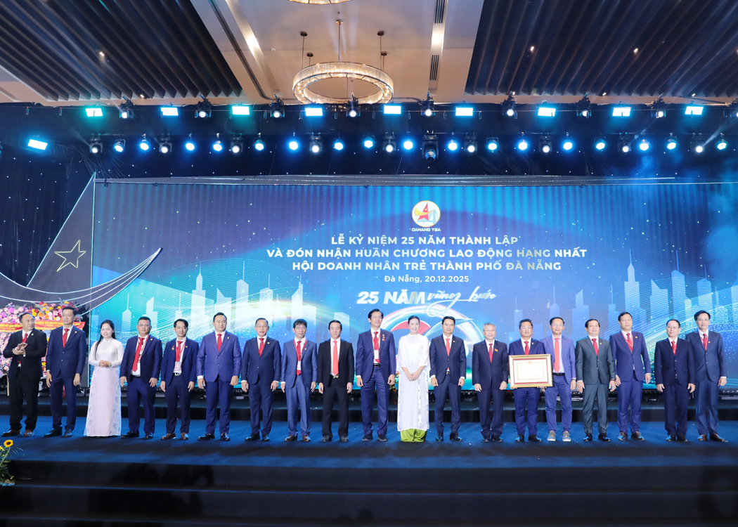 Hội Doanh nhân Trẻ TP Đà Nẵng vinh dự đón nhận Huân chương Lao động hạng Nhất