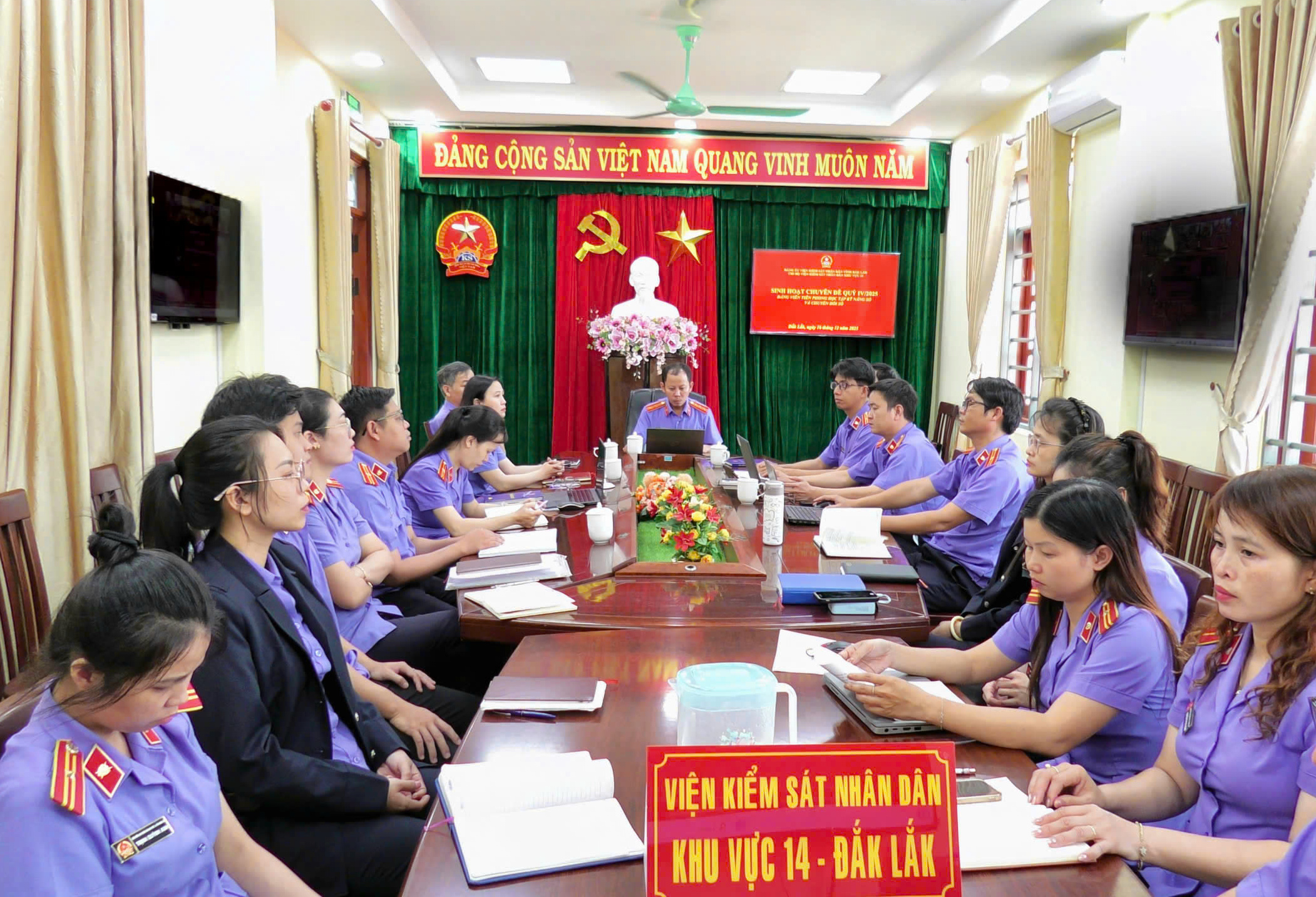 Chi bộ VKSND Khu vực 14, tỉnh Đắk Lắk Tiên phong học tập kỹ năng số và chuyển đổi số