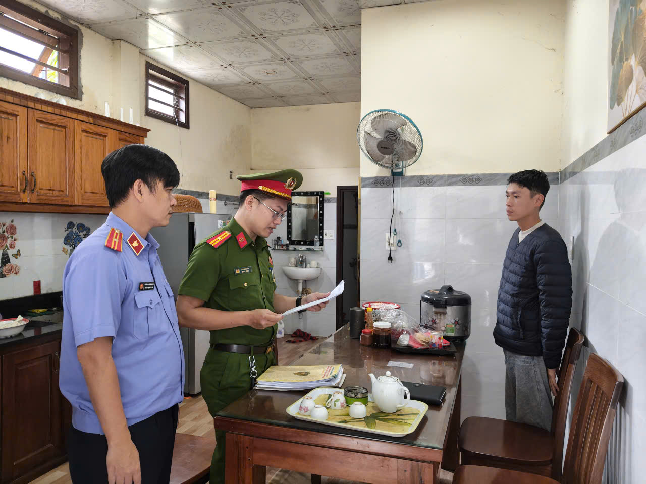 Phê chuẩn khởi tố đối tượng buôn lậu gần 1 500 bao thuốc lá