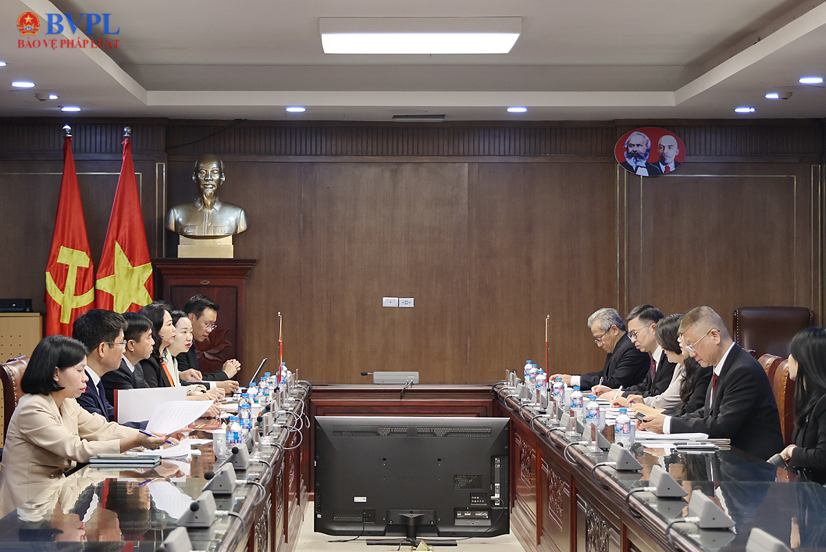 VKSND tối cao tiếp Đoàn đại biểu TAND cấp cao Thượng Hải, Trung Quốc