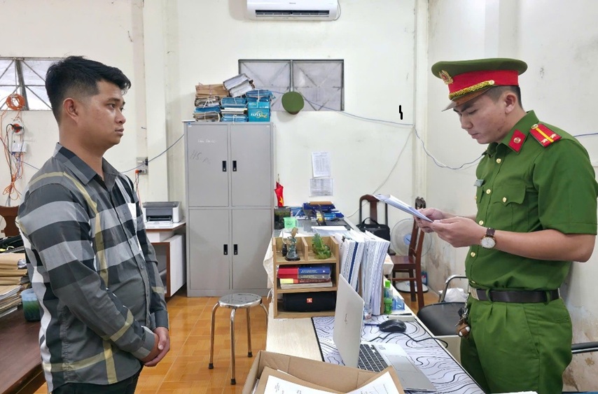 Khởi tố, bắt tạm giam đối tượng cho vay lãi nặng, thu lợi hơn 1,2 tỉ đồng