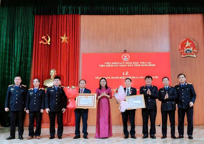 VKSND tỉnh Ninh Bình tổ chức Lễ trao tặng Huân chương lao động hạng Nhất và danh hiệu Chiến sĩ thi đua toàn quốc