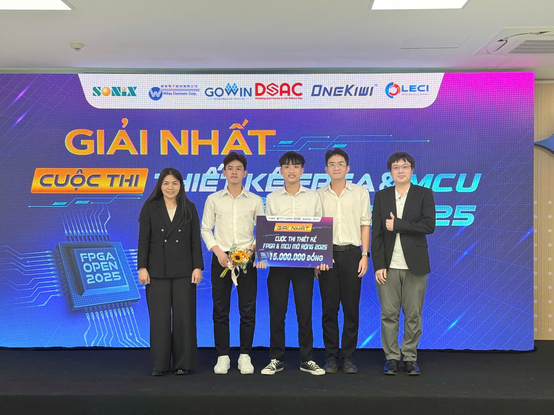 Sinh viên Đà Nẵng nghiên cứu hệ thống radar phát hiện trẻ em bị bỏ quên trên xe