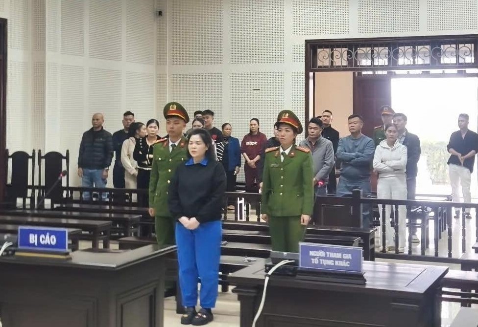 Lừa “đáo hạn ngân hàng” chiếm đoạt hơn 31,6 tỉ đồng