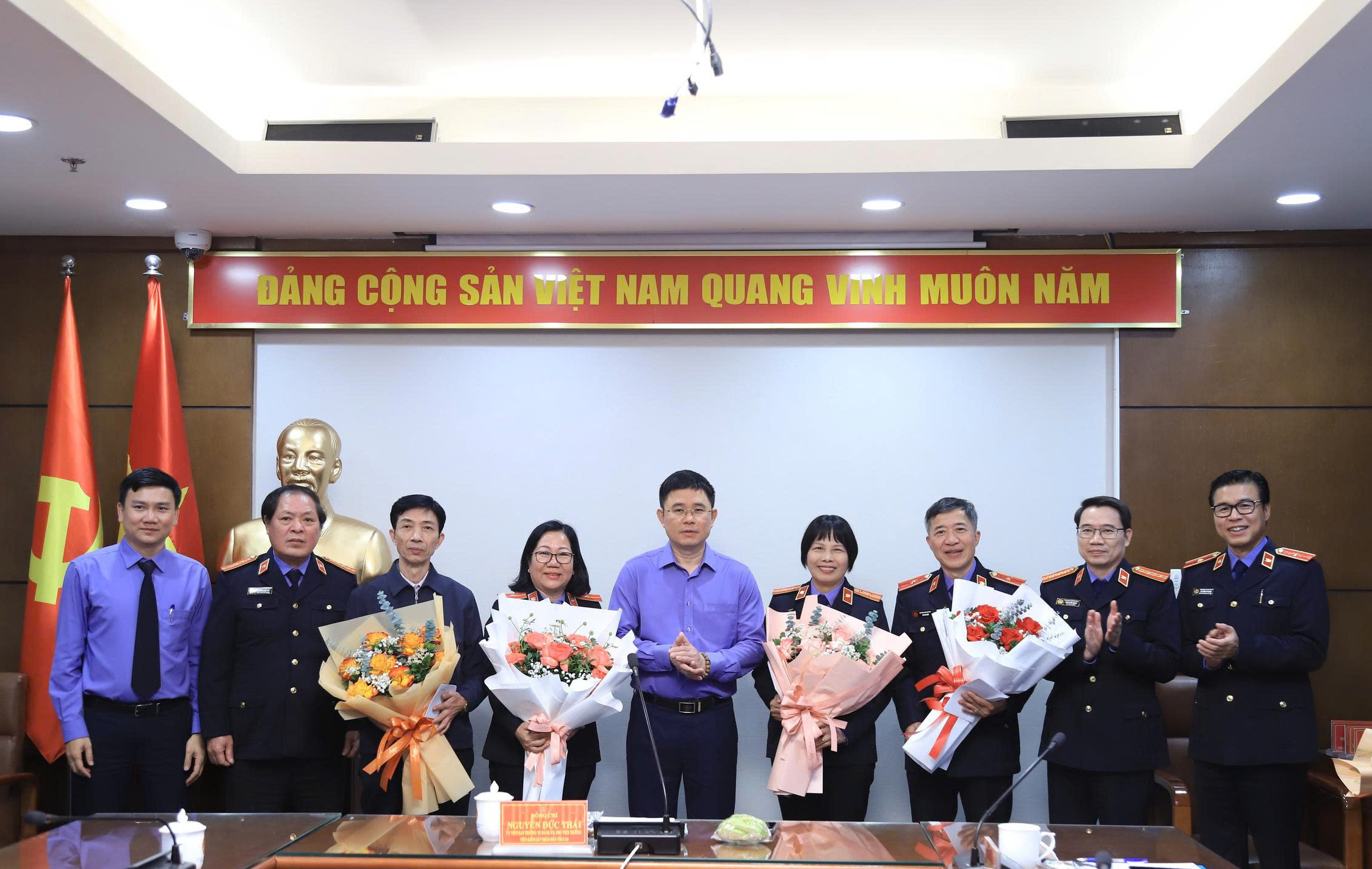 VKSND tối cao gặp mặt công chức nghỉ hưu theo chế độ