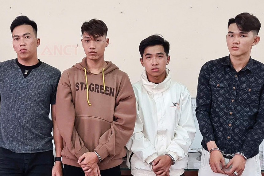 Công an Cần Thơ triệt phá hai tụ điểm ma túy, thu giữ súng và hơn 1 400 viên đạn