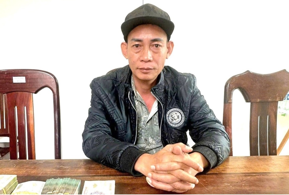 Khởi tố nhóm đối tượng lừa bán thiên thạch rồi cướp 1,5 tỉ đồng