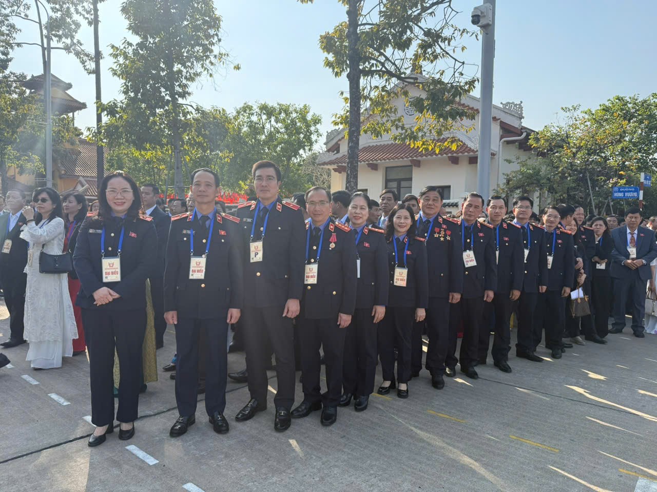 Đoàn đại biểu dự Đại hội Thi đua yêu nước toàn quốc lần thứ XI vào Lăng viếng Chủ tịch Hồ Chí Minh