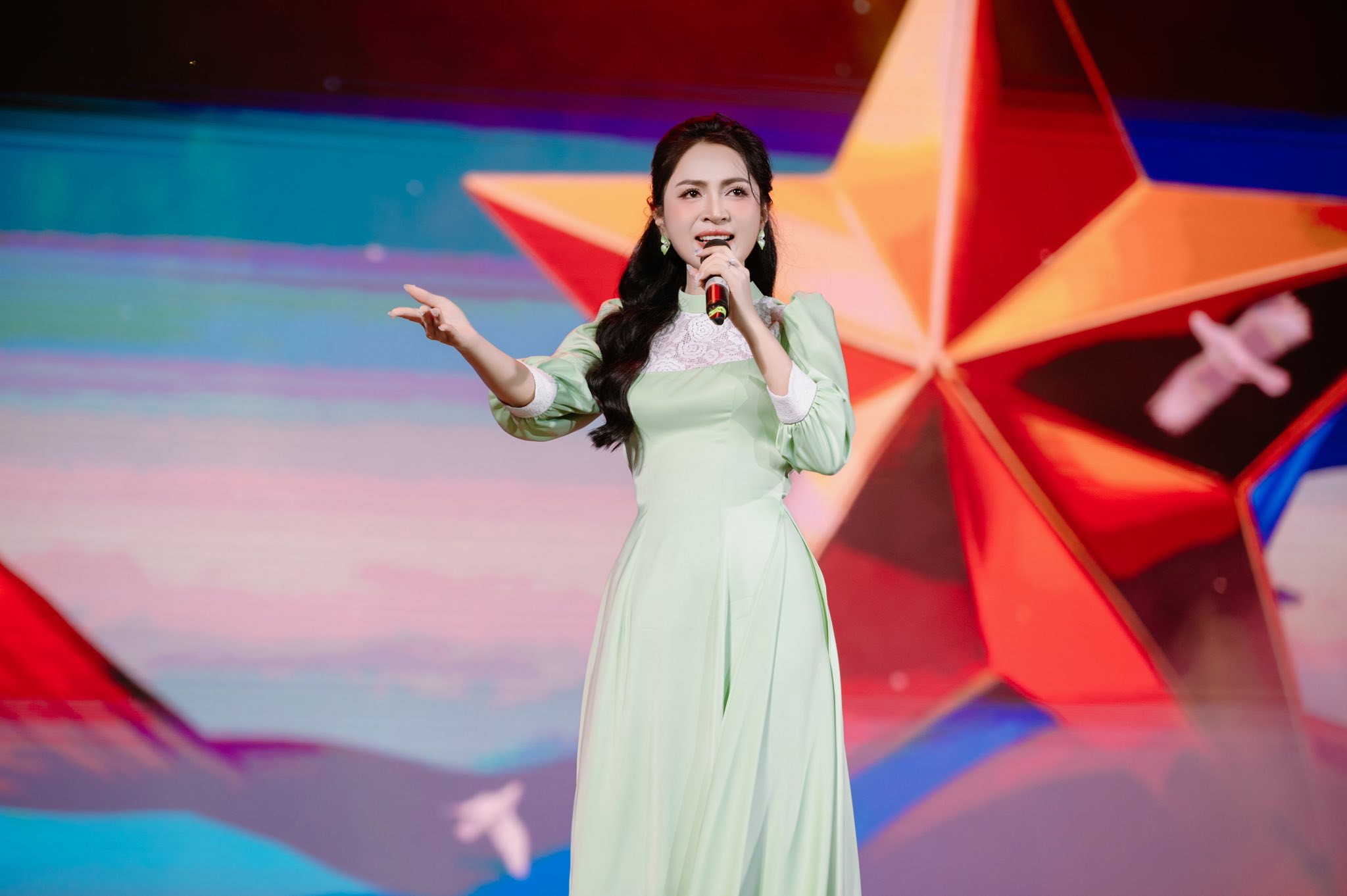 Dàn nghệ sĩ góp mặt trong đêm chung kết Hoa hậu Sinh viên Hoà bình Việt Nam 2025