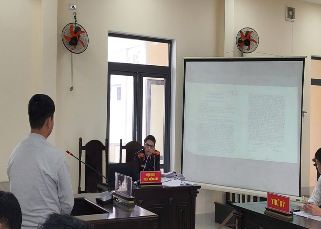 VKSND khu vực 11, TP Đà Nẵng tổ chức phiên tòa hình sự rút kinh nghiệm kết hợp trình chiếu chứng cứ