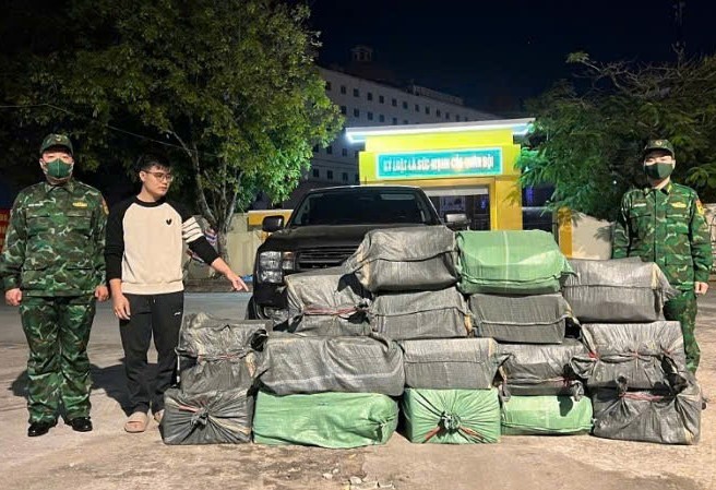 Chặn xe bán tải chở 380kg lòng lợn sấy bốc mùi, không giấy tờ