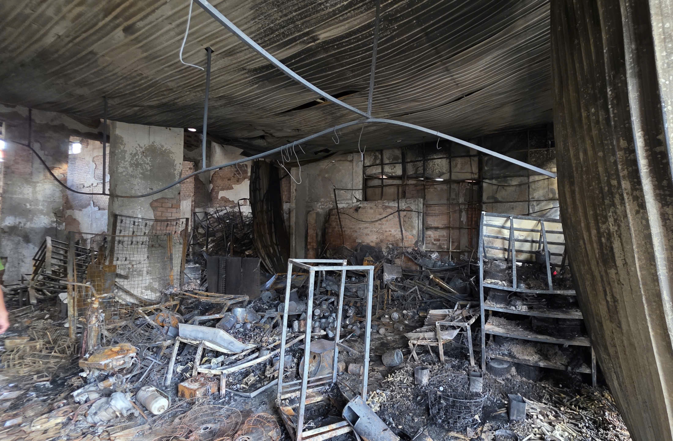 Nỗi đau tột cùng của gia đình mất 4 người trong vụ cháy nhà ở Đắk Lắk