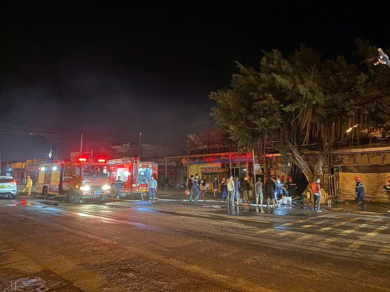 Cháy nhà lúc rạng sáng, 4 người tử vong