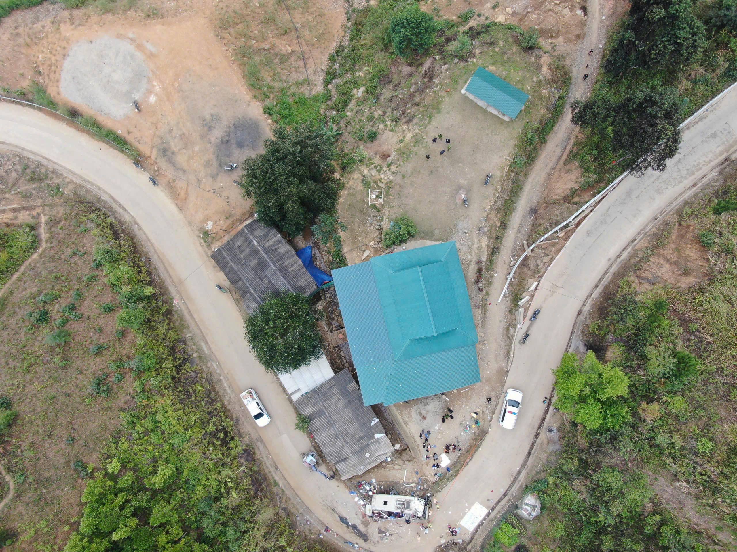 Nguyên nhân ban đầu vụ lật xe chở đoàn thiện nguyện khiến 9 người tử vong