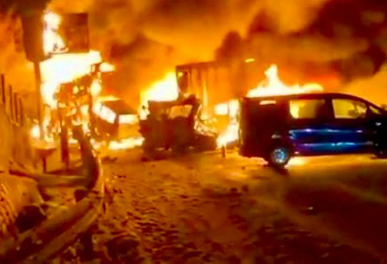 Hiện trường tai nạn liên hoàn giữa 67 ôtô trên cao tốc khiến 28 người thương vong