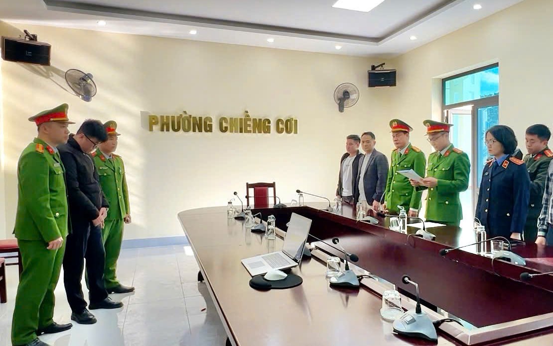 Phê chuẩn khởi tố, bắt tạm giam nhân viên ngân hàng lừa đảo chiếm đoạt tài sản