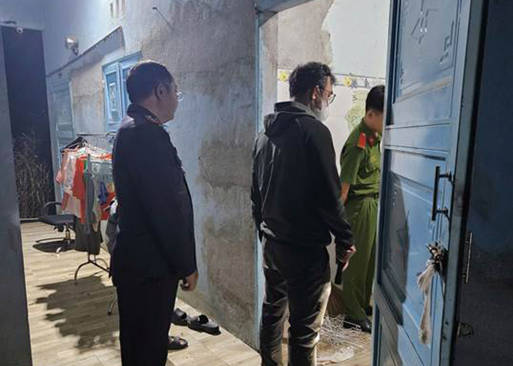 Kiểm sát khám nghiệm hiện trường vụ cháu bé 8 tháng tuổi tử vong trong phòng trọ