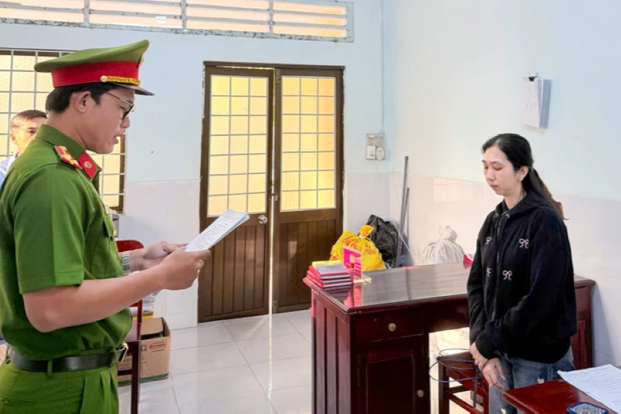 Bắt tạm giam kế toán chiếm đoạt hơn 1 tỉ đồng của công ty